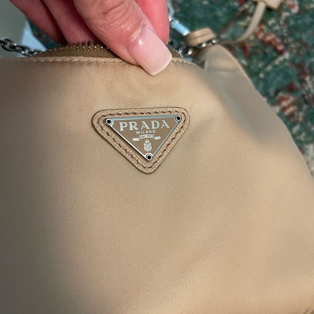 Prada Re-edition Nylon bag in cammeo beige. - Picture 8 of 9